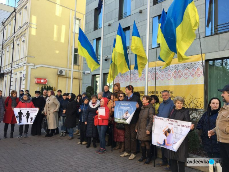 Мнение: Не все украинские чиновники заинтересованы в прозрачном выделении средств для переселенцев