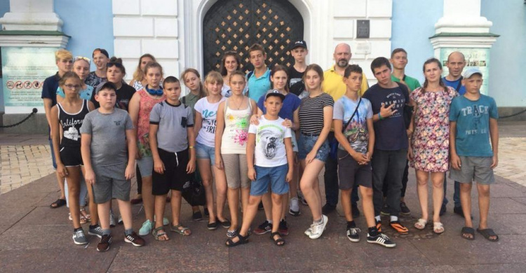 Авдеевские подростки отправились на оздоровление в Закарпатье (ФОТО)