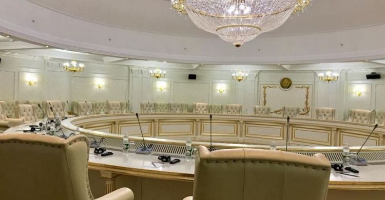 Переговоры по Донбассу отложены, новая украинская власть ищет новые кадры