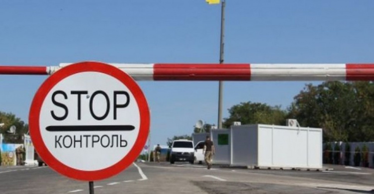 КПВВ "Марьинка" приостановил  пропускные операции из-за обстрела