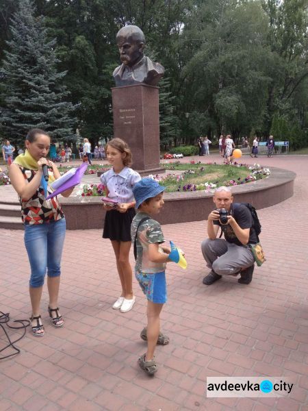 Для авдеевской детворы организовали тематический досуг ко Дню Конституции (ФОТО)