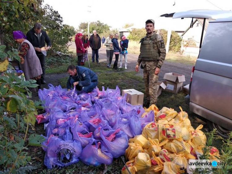 Авдеевские "симики" доставили мирным жителям продукты, лекарства, хозтовары (ФОТО)
