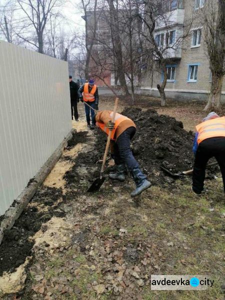 В Авдіївці роботи по облаштуванню нових сміттєвих точок вийшли на фінішну пряму