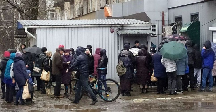 В Авдіївці банкомати Ощадбанку заповнили готівкою