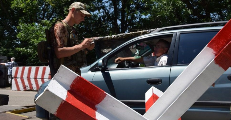 На КПВВ Донетчины растут очереди из желающих пересечь линию разграничения