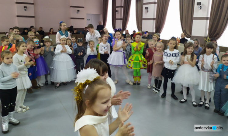 Для авдеевской детворы устроили сказочную феерию (ФОТО)