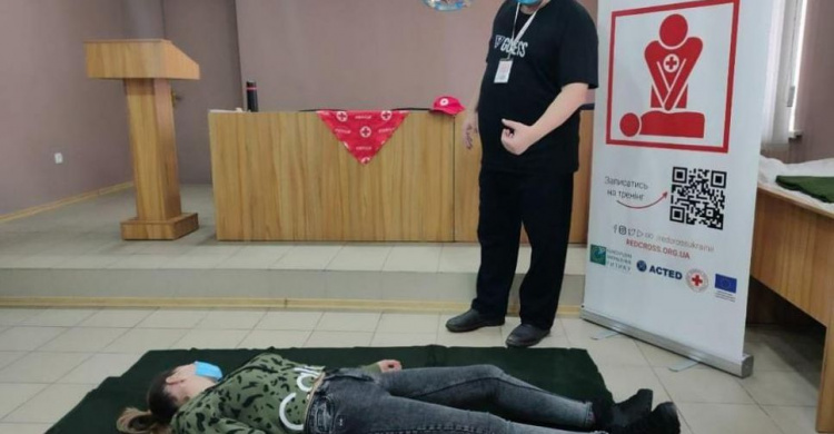 Працівники Авдіївської ВЦА навчились надавати населенню першу допомогу 