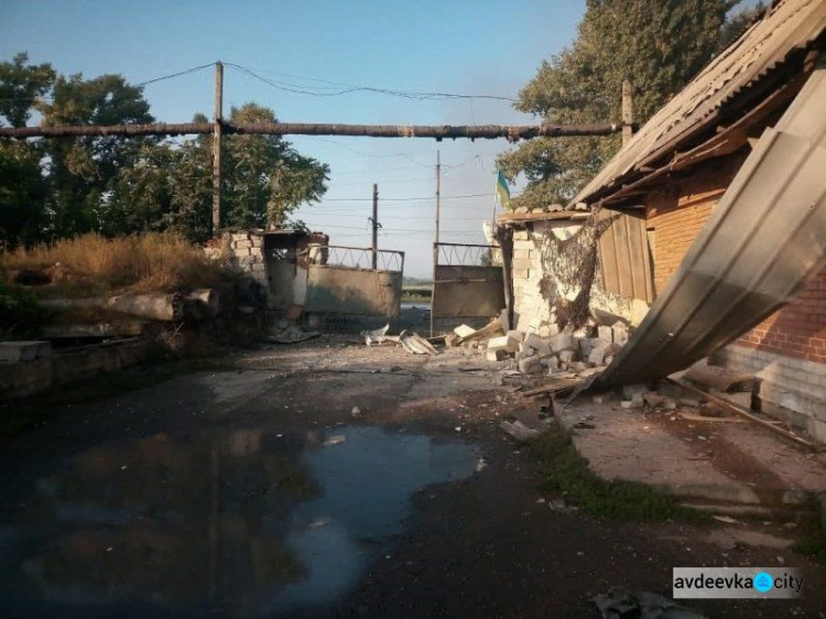 В результате обстрела Авдеевки пострадали 8 военных. Внеочередного заседания ТКГ не будет
