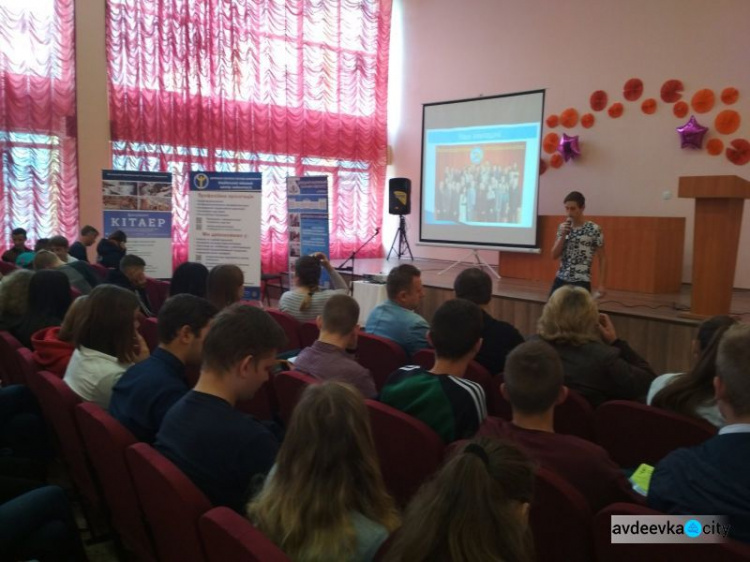 Яркий День карьеры устроили специалисты Авдеевского городского центра занятости (ФОТО)