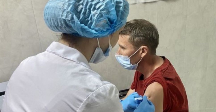 На Авдеевском коксохиме прошел первый этап добровольной бесплатной вакцинации сотрудников