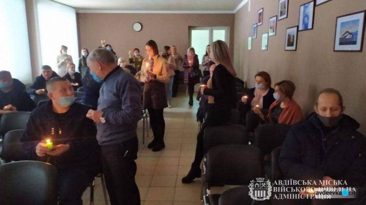 Авдіївські пластуни передали міській ВЦА Віфлеємський вогонь миру
