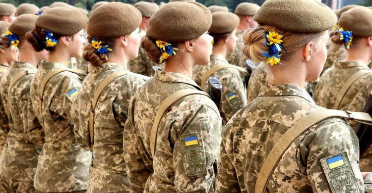 Рада может уравнять права мужчин и женщин в армии