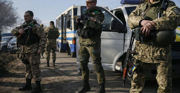 Освобожденные из плена боевиков ОРДЛО уже на подконтрольной Украине территории, - Порошенко