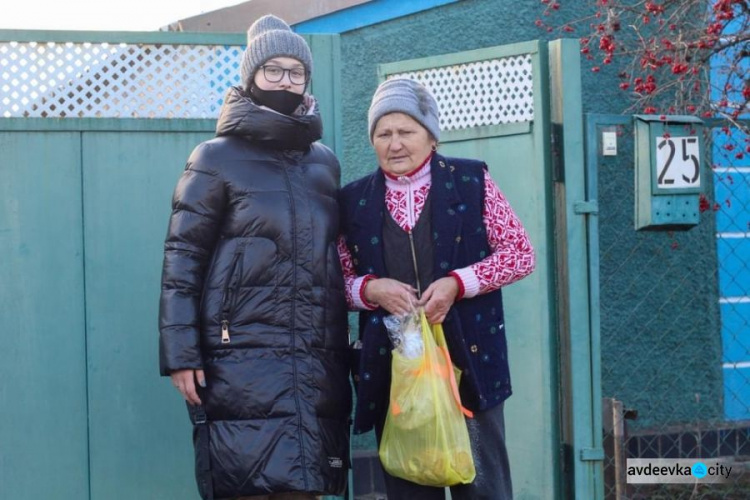 До Міжнародного дня людей з інвалідністю авдіївська молодь допомогла по господарствуу підопічним Терцентру