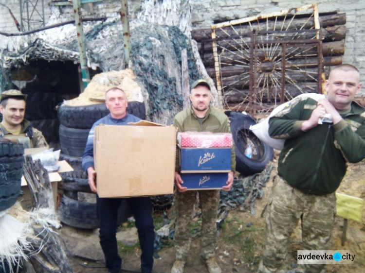 Авдеевские «симики» сопроводили к воинам АТО волонтеров и священнослужителей