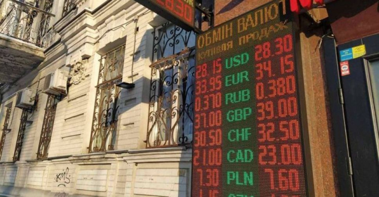 Обменять доллары авдеевцы смогут в терминалах, а валютный депозит положить как гривневый