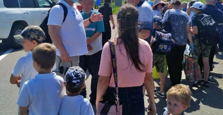 Открытие КПВВ на Донбассе: боевики не пропускают людей