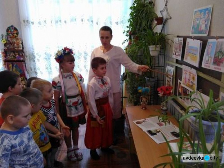 Фоторепортаж: как малыши Авдеевки погрузились в праздник украинского языка