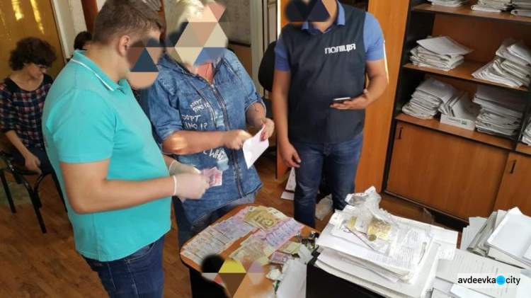 В Донецкой области задержаны участники преступной схемы, наживавшиеся на переселенцах