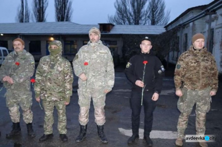 У День пам'яті жертв голодоморів в Авдіївці запалили свічки