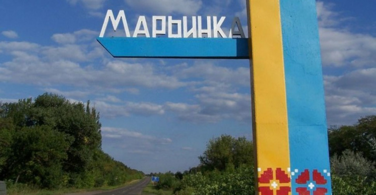 Прифронтовая Марьинка попала под обстрел:   мирный житель получил пулю в спину