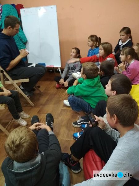 В авдеевском "Вулике" волонтеры встретились с детворой  (ФОТО)