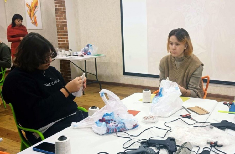 ОО «Платформа совместных действий» подарила детям Рождественский мастер-класс