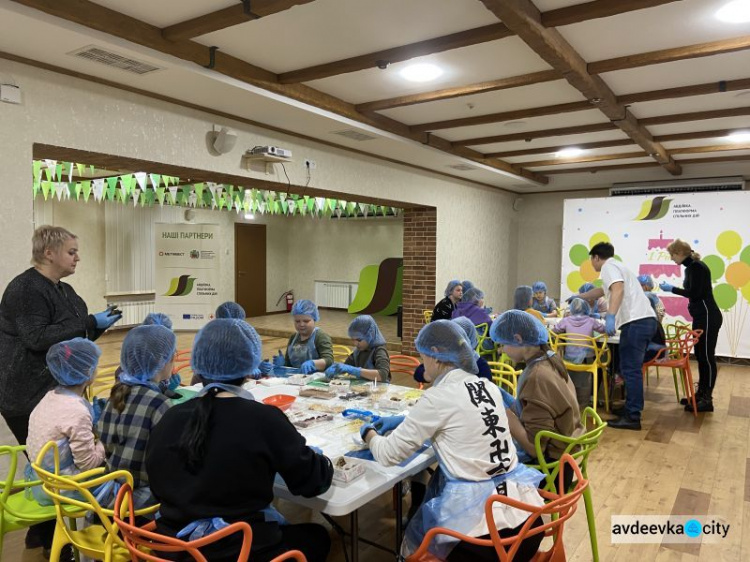 Авдеевские школьники научились делать вкусные и полезные сладости (ВИДЕО)