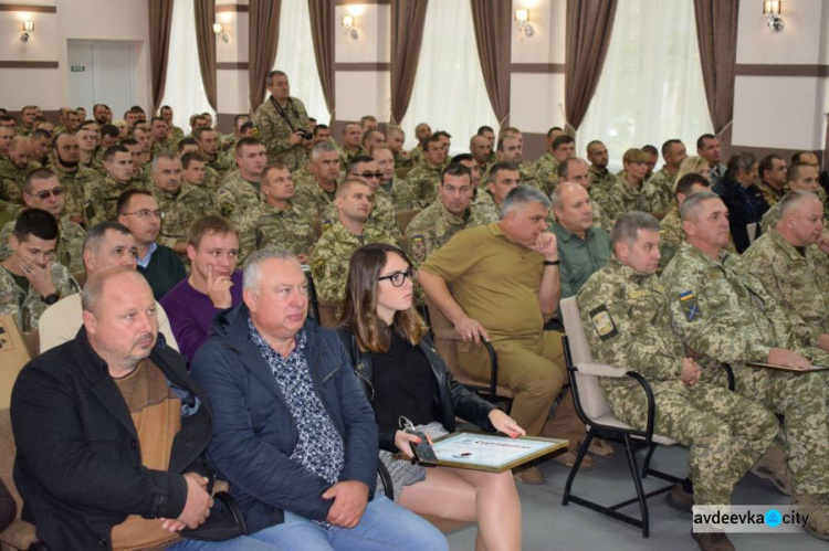 В Авдеевке чествовали защитников: фоторепортаж