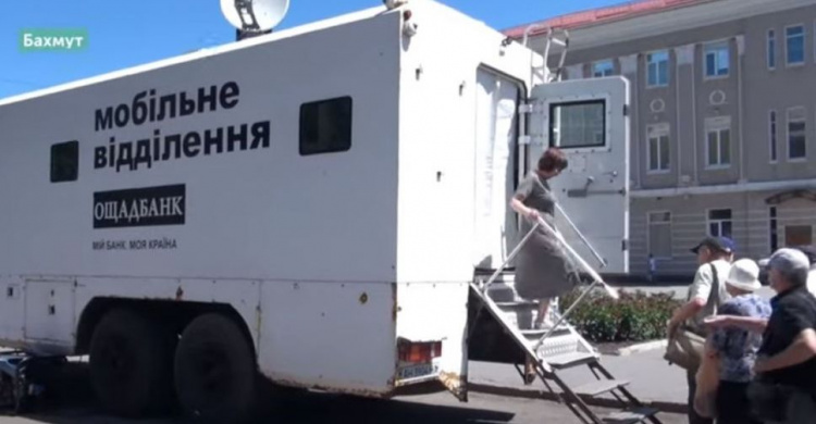 Ощадбанк на колесах в прифронтовой зоне Донбасса: названы наиболее востребованные операции (ВИДЕО)