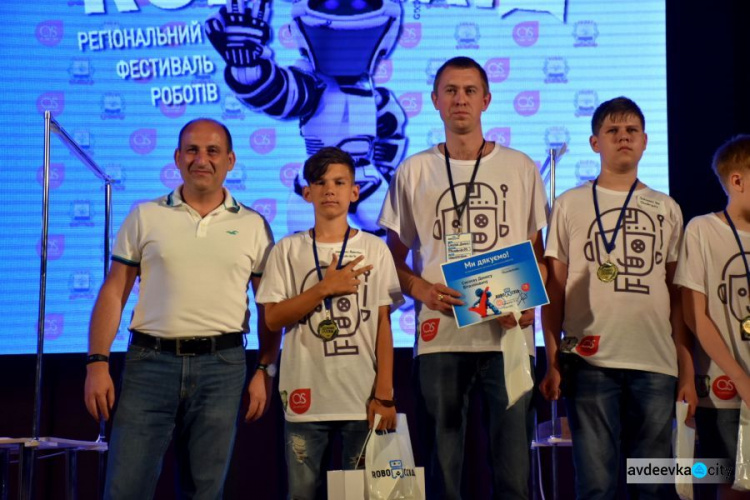 В Донецкой области юные изобретатели испытали силы на фестивале робототехники