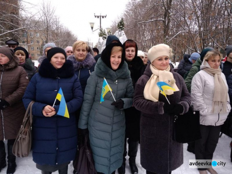 В Авдіївці відзначили День Гідності та Свободи: привітання, нагородження і зворушливий вірш дитини (СВІТЛИНИ)