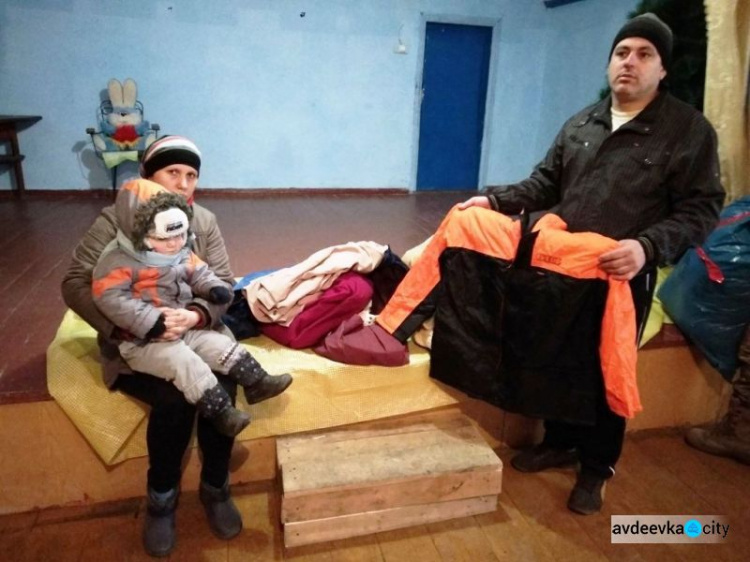 Гвозди, консервы, одежду и литературу развозили авдеевские «симики» (ФОТО)
