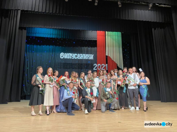 Состоялся первый в истории Авдеевки грандиозный, общегородской выпускной бал для старшеклассников
