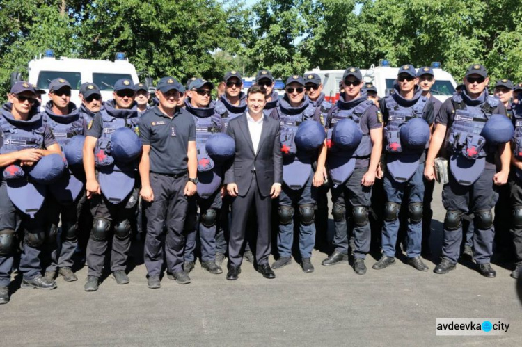 В Мариуполе президент открыл Центр разминирования и побывал на морских учениях (ФОТО + ВИДЕО)