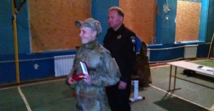 Трое бойцов полка "Киев", который базируется в прифронтовой Авдеевке, получили награды