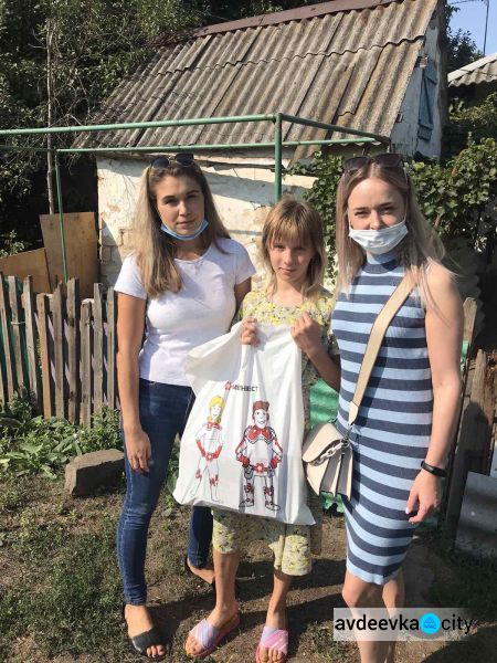 Молодежь АКХЗ помогла собрать детей в школу