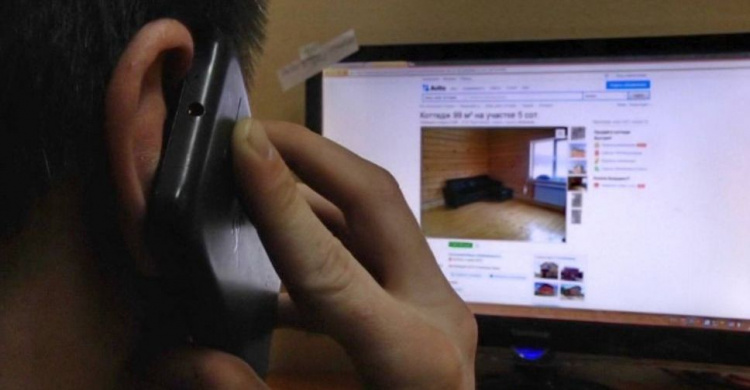 Полицейские Авдеевки разыскивают мошенницу, которая выманила у женщины 15 тысяч гривен 