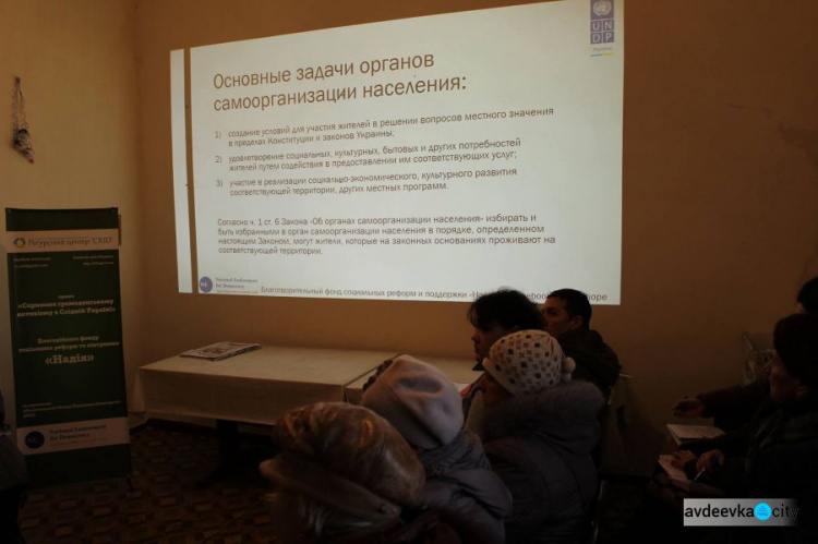Из жителей Авдеевки пытаются сделать «агентов изменений»: фоторепортаж
