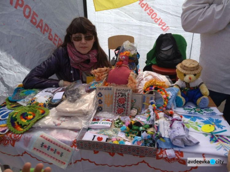 В Авдеевке кормили особенной кашей, слушали Жадана, учились рисовать и проводили опыты (ФОТО)
