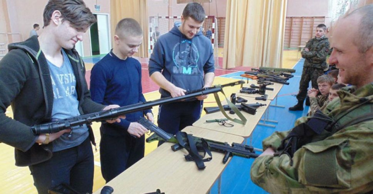 В школах вновь будут преподавать допризывную подготовку