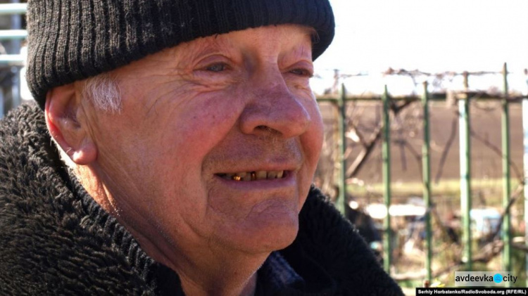 70-летний волонтер из Орловки чинит авто военным