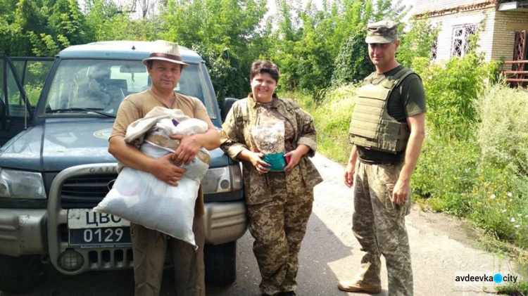 У "симиков" нет отдыха: порядок возле мемориала "Промка" наведен, продукты в прифронтовые поселки доставлены (ФОТО)