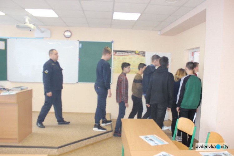 Спасатели Авдеевки учили детей эвакуироваться (ФОТО)