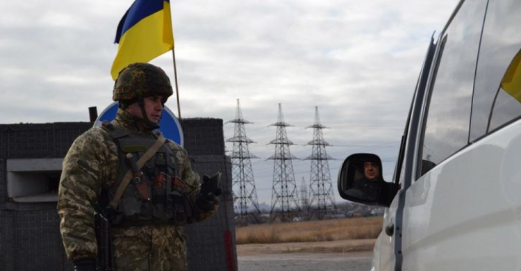 КПВВ "Марьинка" снова попал под огонь боевиков