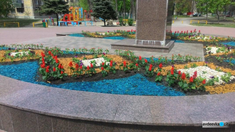 Авдеевка расцвела благодаря коммунальщикам: фотофакт