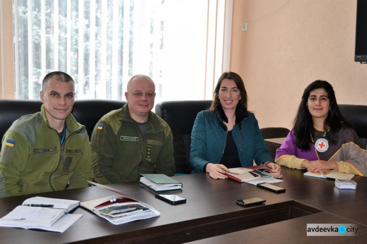 Военные ОТУ "Восток" обещают содействие команде Красного Креста при работе в неспокойных районах