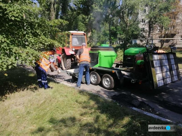 КП "СЄЗ" випробовує нову техніку для ямкового ремонту доріг