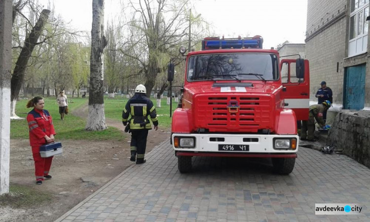 Из-за пожара в библиотеке эвакуированы более 400 авдеевских школьников  (ФОТОРЕПОРТАЖ)