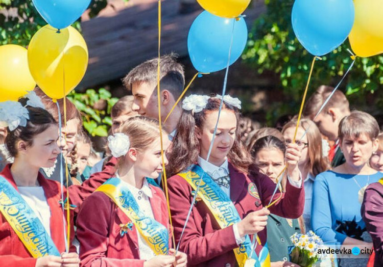 Авдеевские школьники завершат год без выпускных и последних звонков